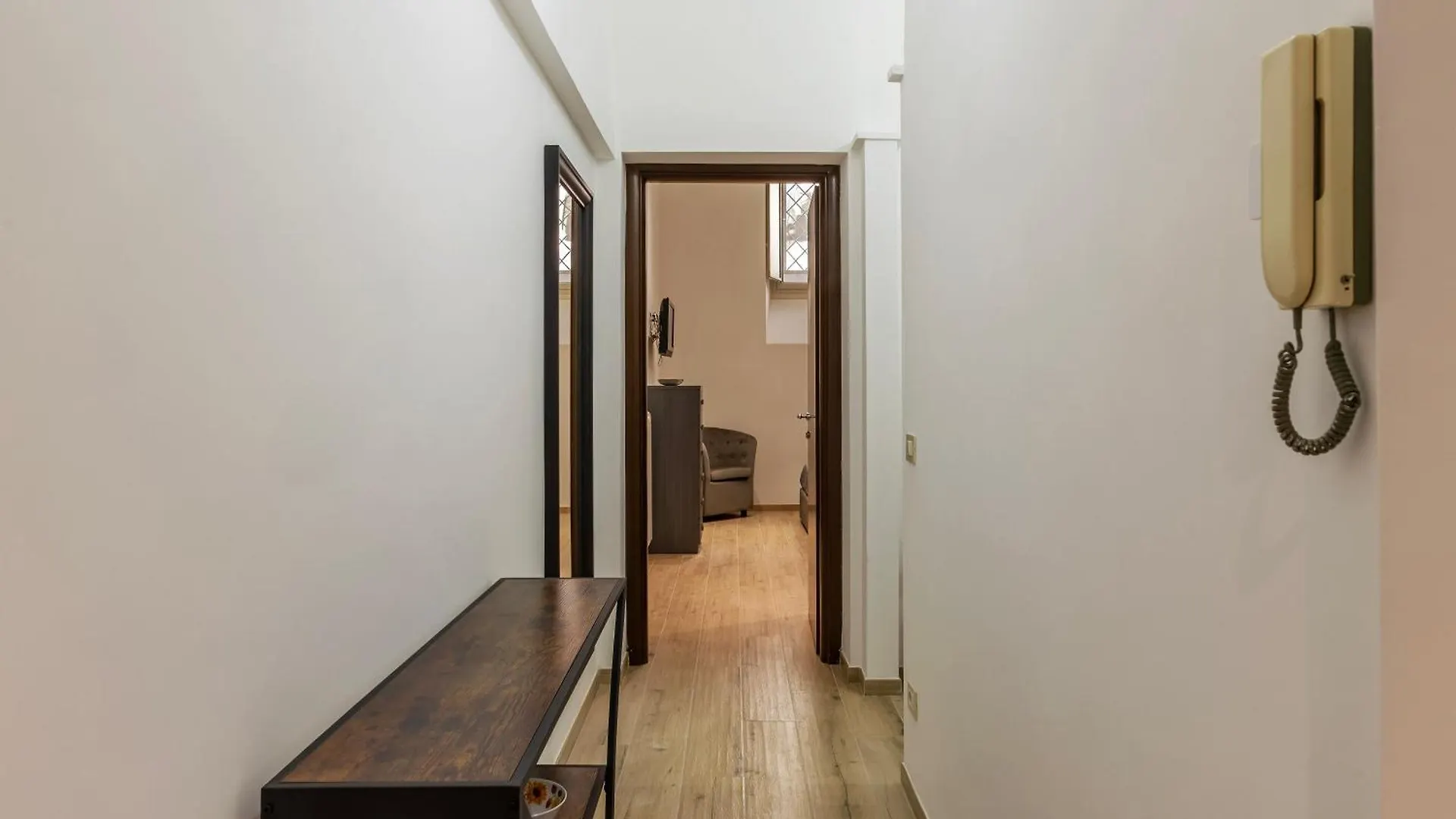 Trastevere Three Cozy Rooms Rome Apartment